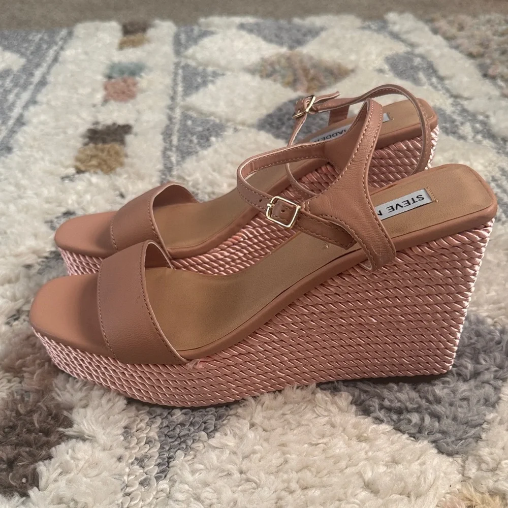 Steve Madden Women's Blush Pink Platform Sandals New without tags/no box